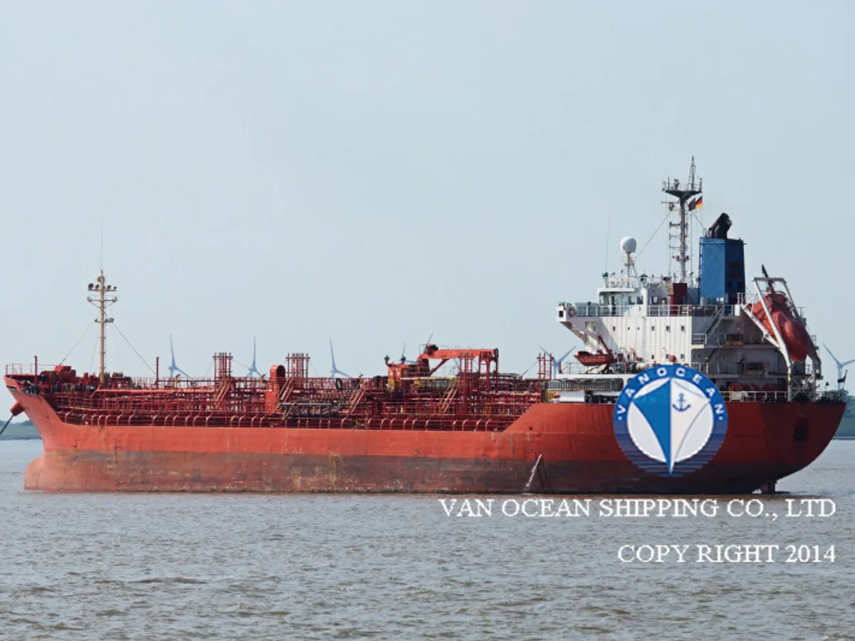 Oil/Chemical tanker for sale