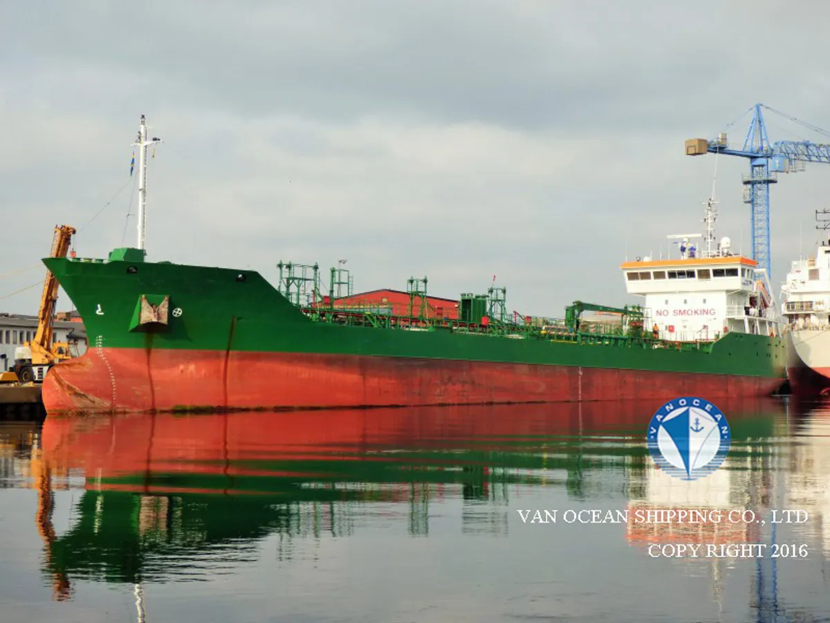 Oil/Chemical tanker for sale