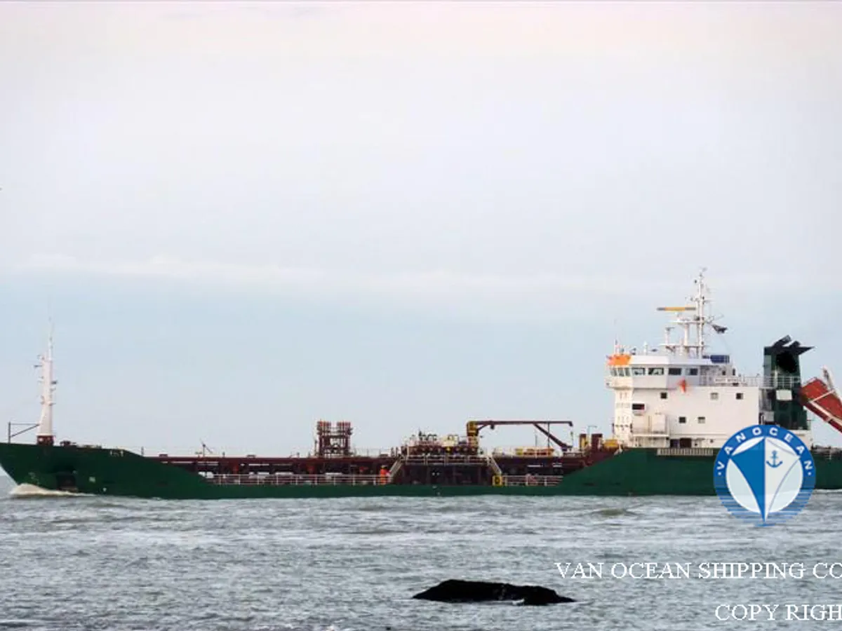 Oil/Chemical tanker for sale