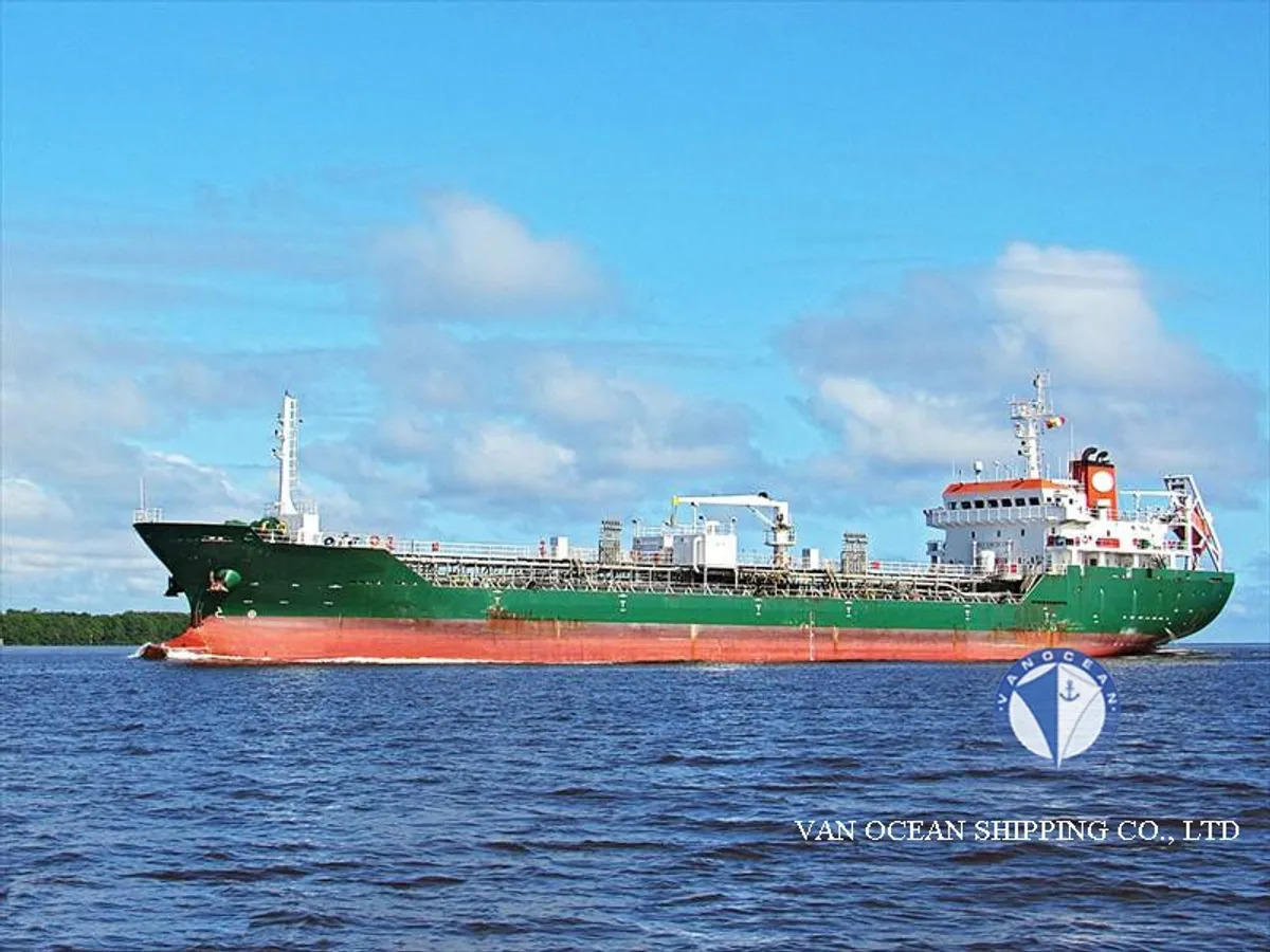 Oil/Chemical tanker for sale