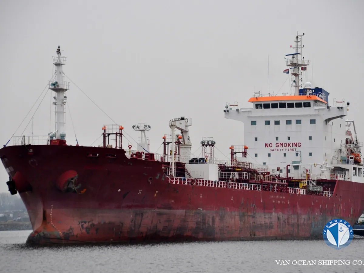 Oil/Chemical tanker for sale