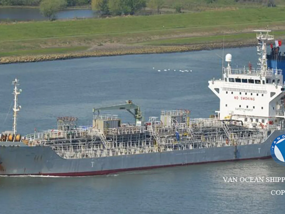 Oil/Chemical tanker for sale