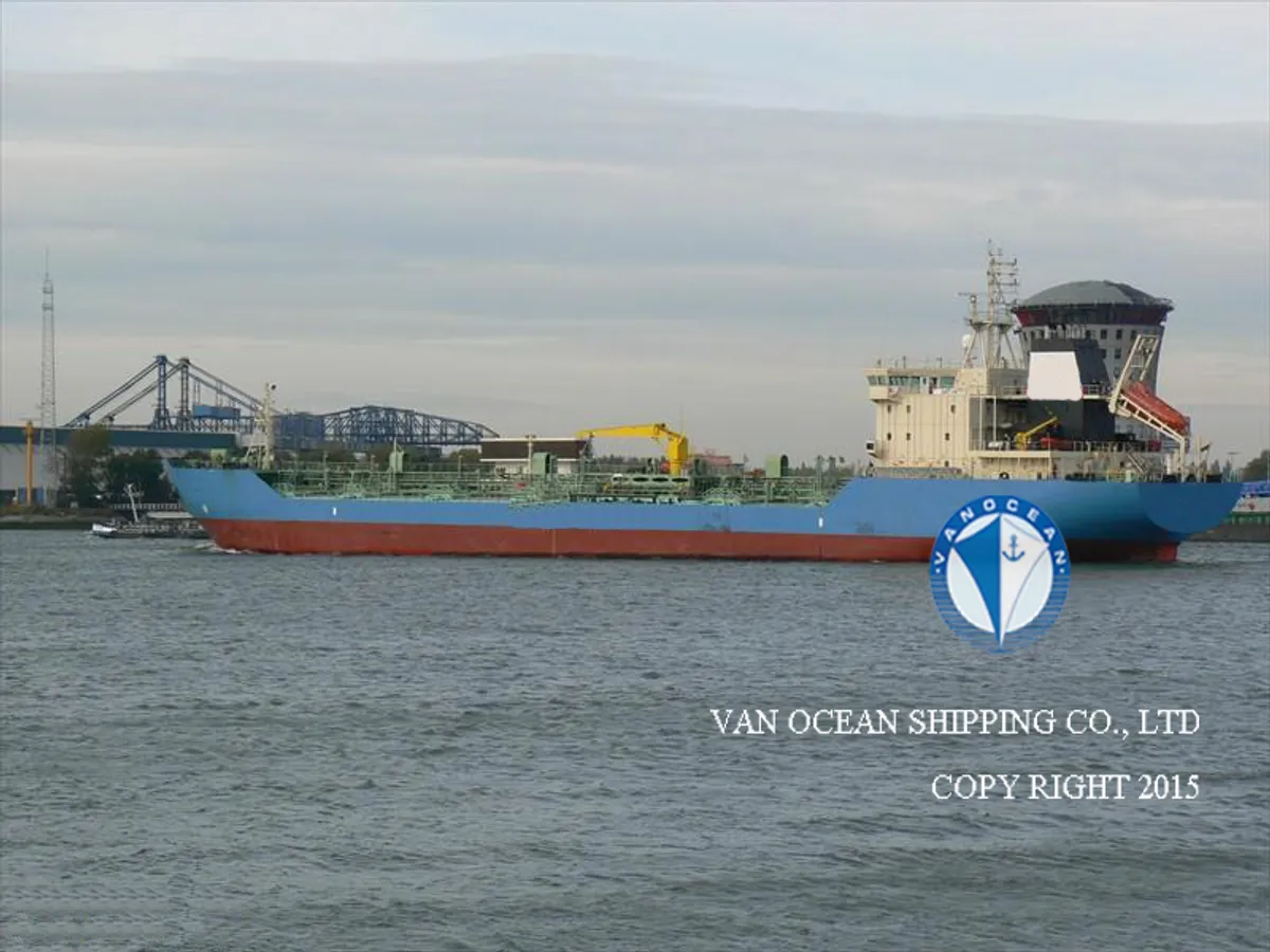 Oil/Chemical tanker for sale