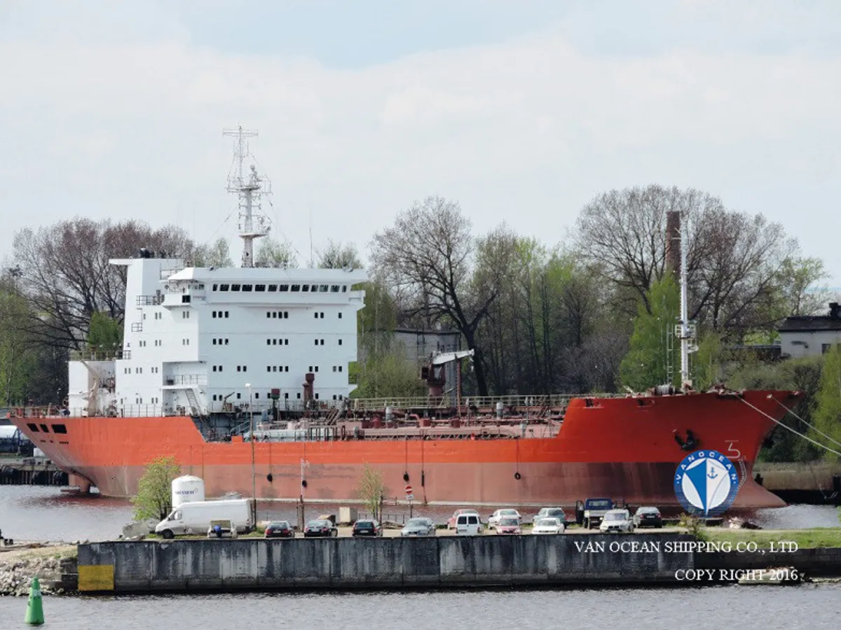 Oil/Chemical tanker for sale
