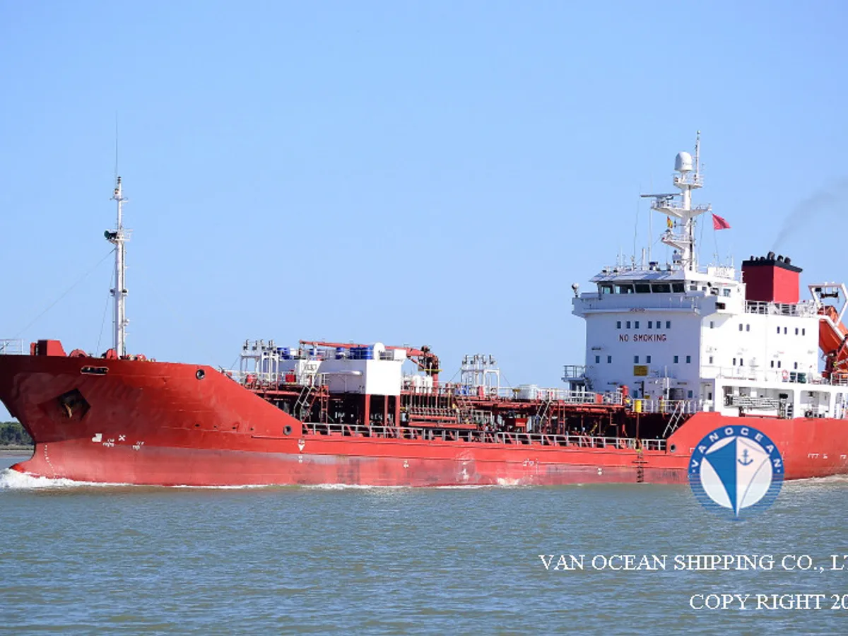 Oil/Chemical tanker for sale