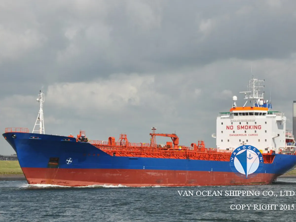 Oil/Chemical tanker for sale