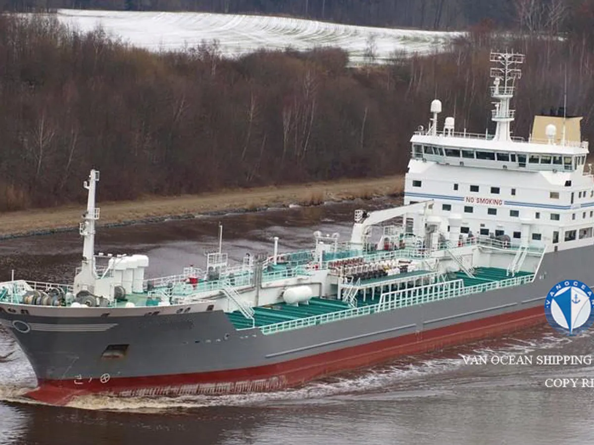 Oil/Chemical tanker for sale