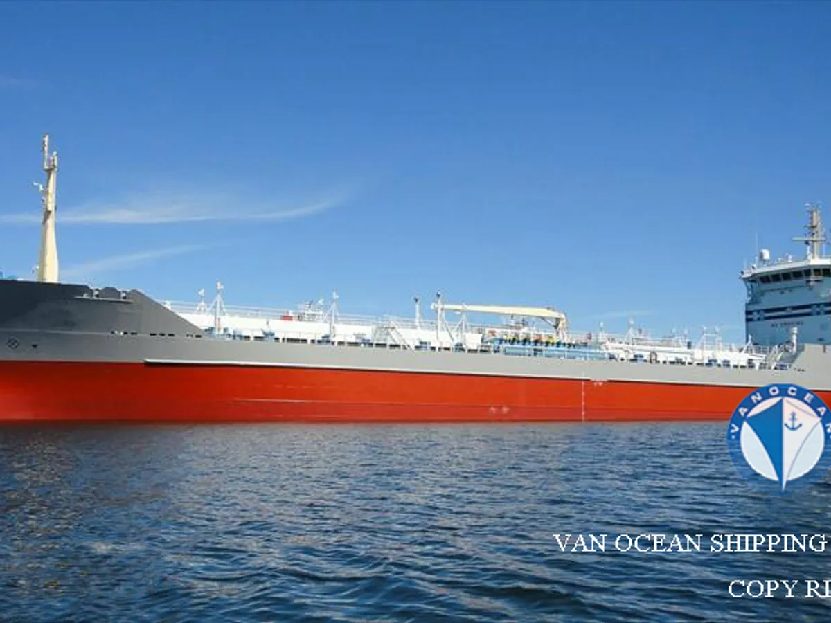 Oil/Chemical tanker for sale