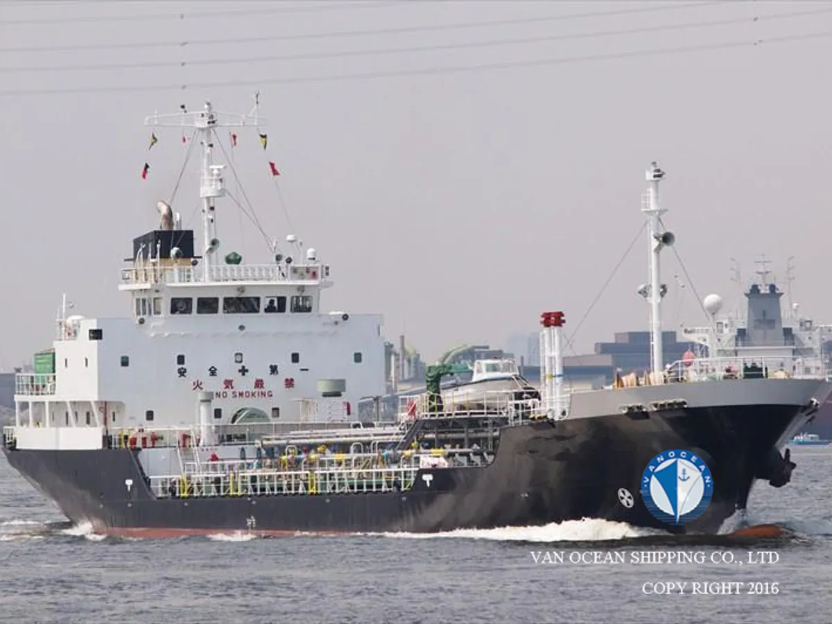 Oil/Chemical tanker for sale