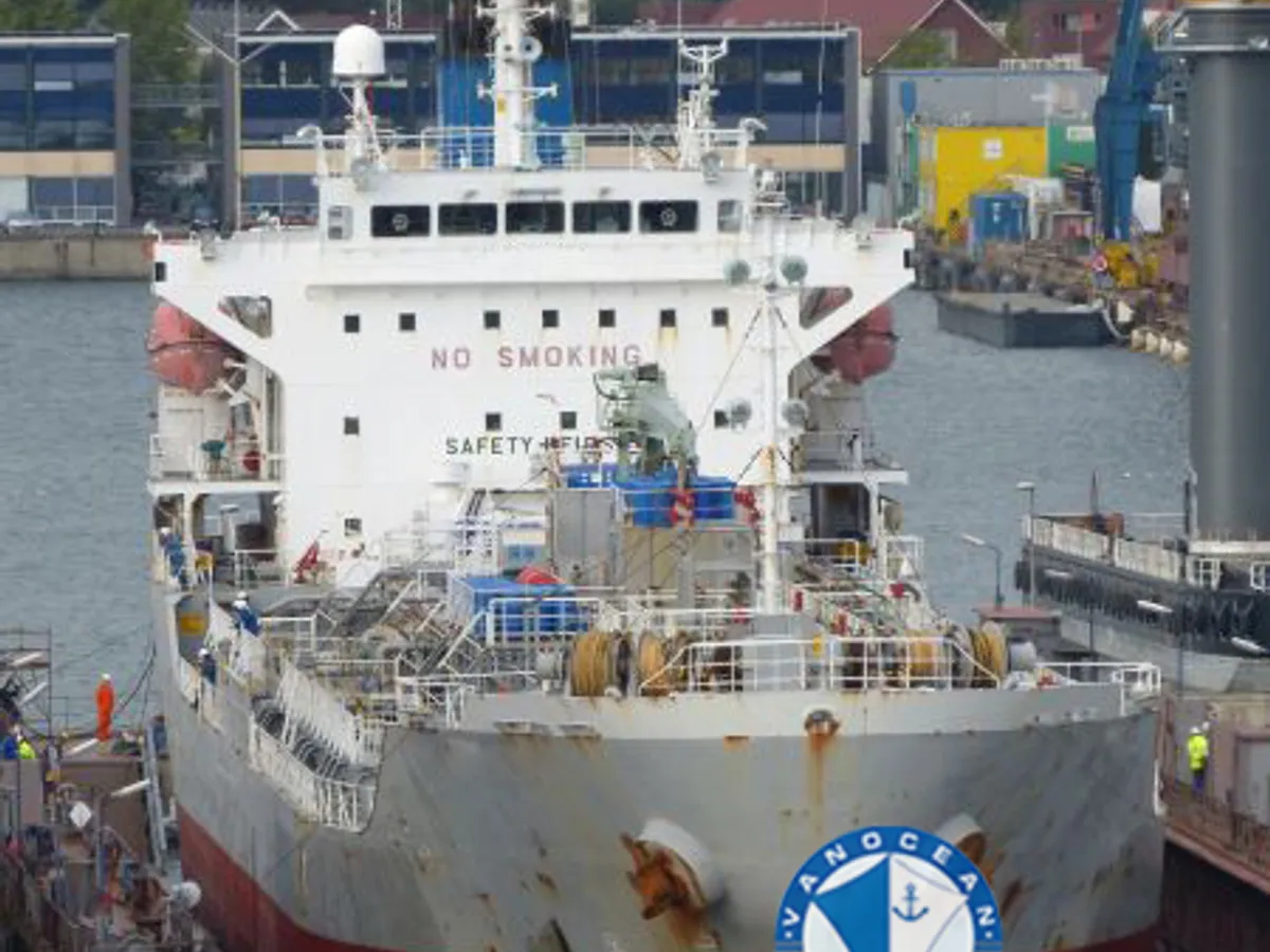 Oil/Chemical tanker for sale