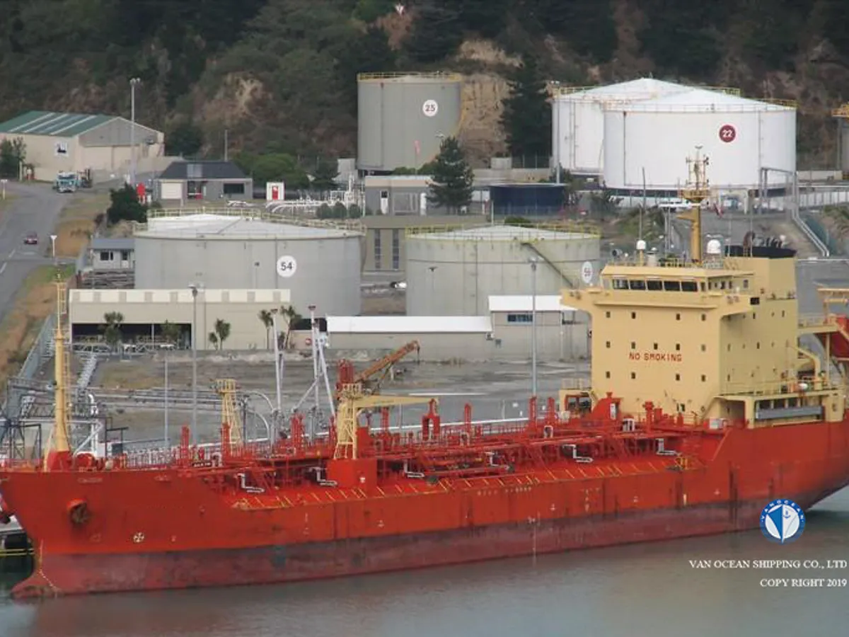 Oil/Chemical tanker for sale