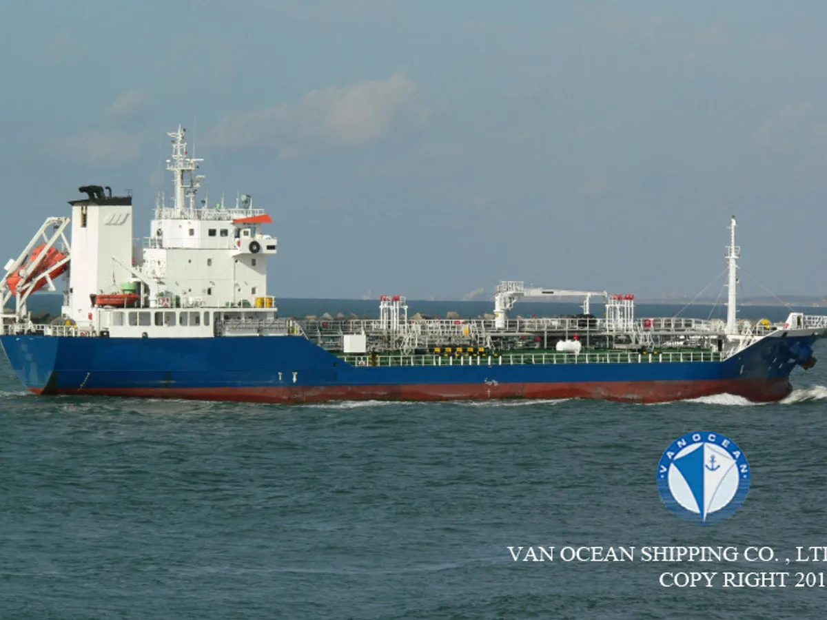 Oil/Chemical tanker for sale