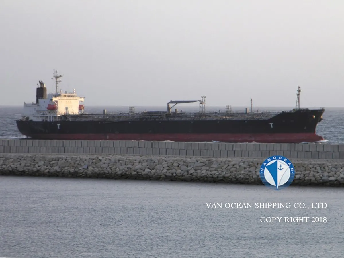 Oil/Chemical tanker for sale