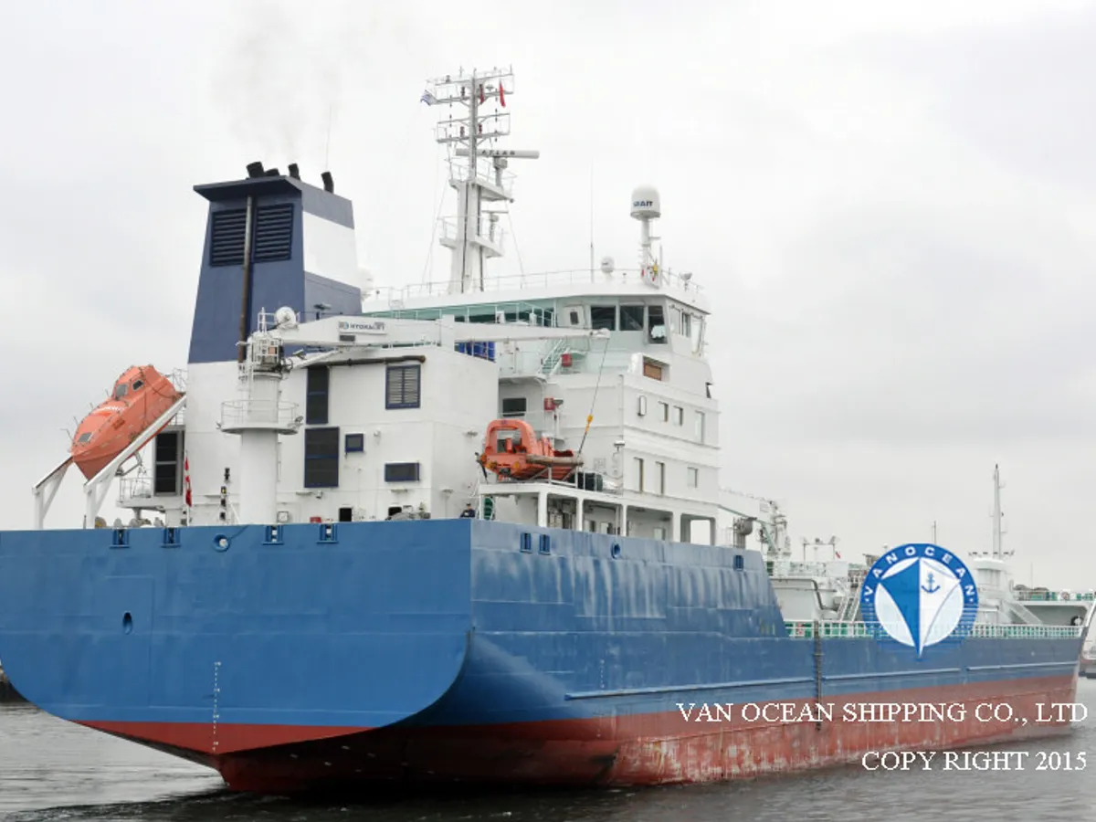 Oil/Chemical tanker for sale