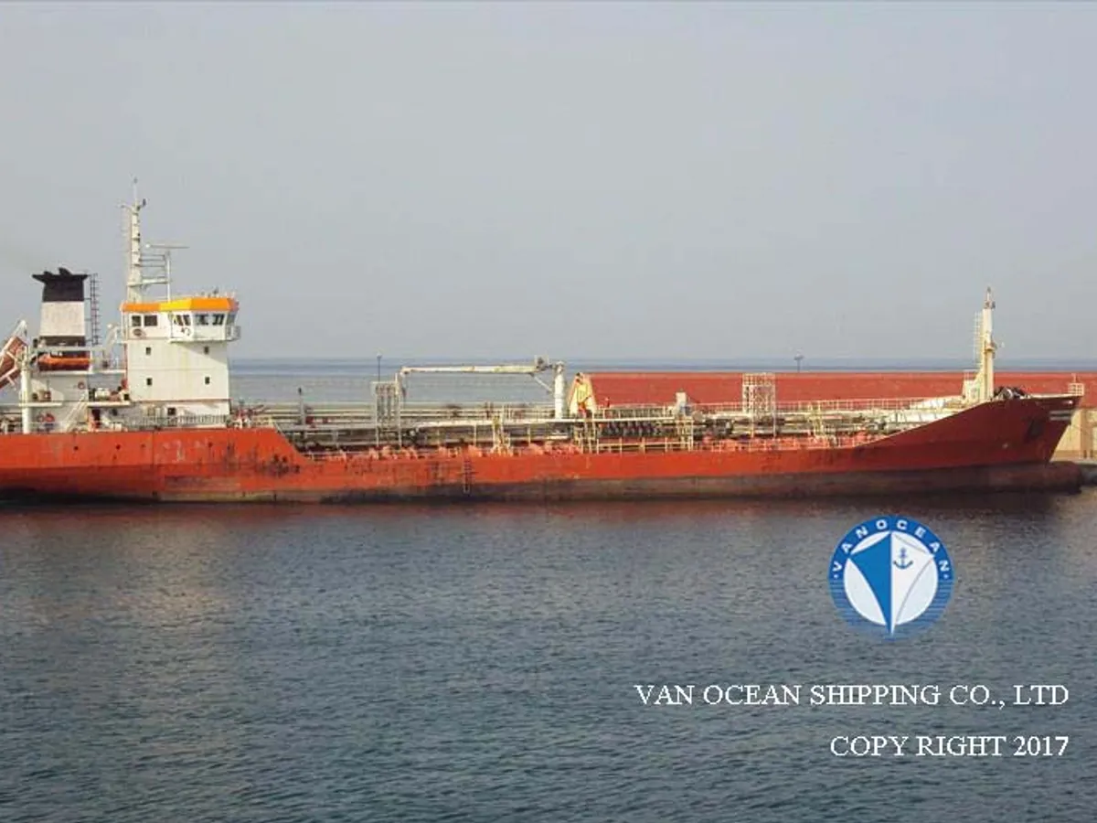 Oil/Chemical tanker for sale