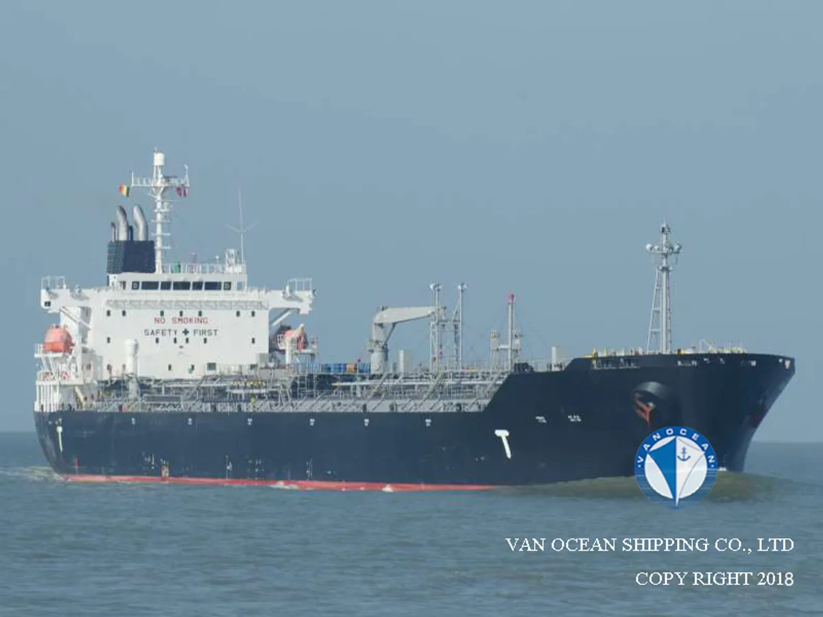 Oil/Chemical tanker for sale