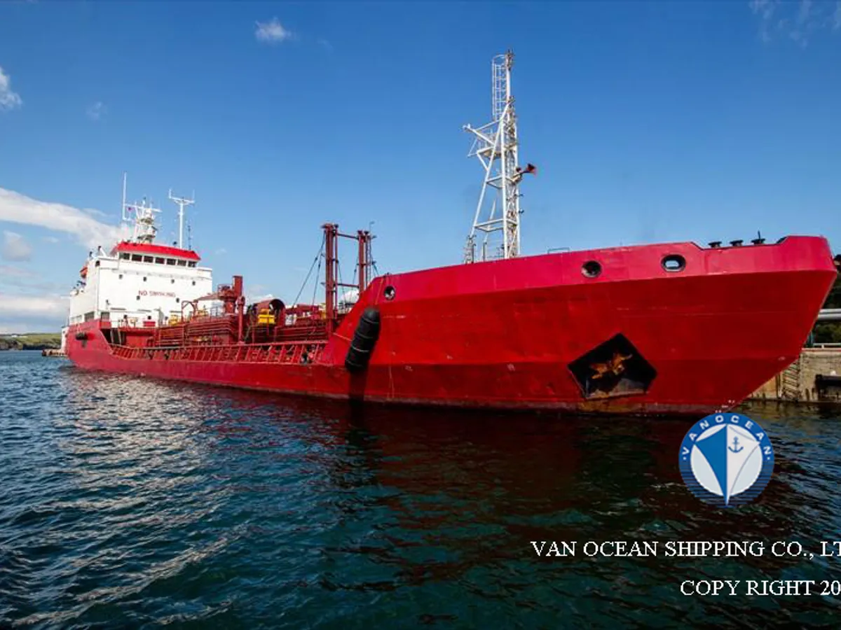 Oil/Chemical tanker for sale