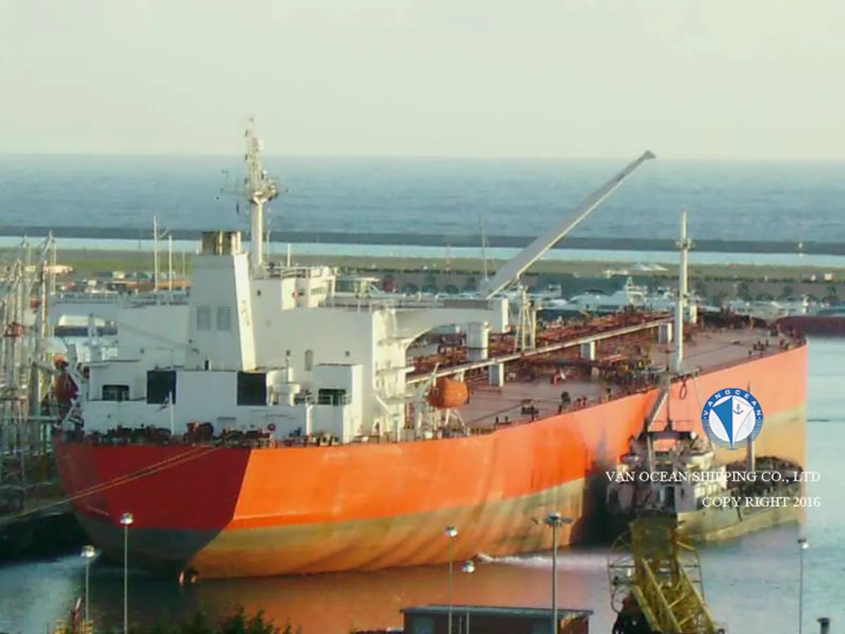 Oil/Chemical tanker for sale