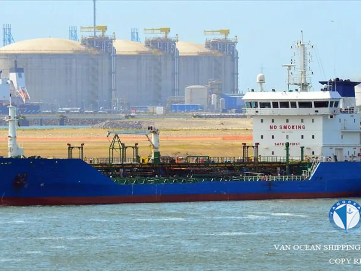 Oil/Chemical tanker for sale
