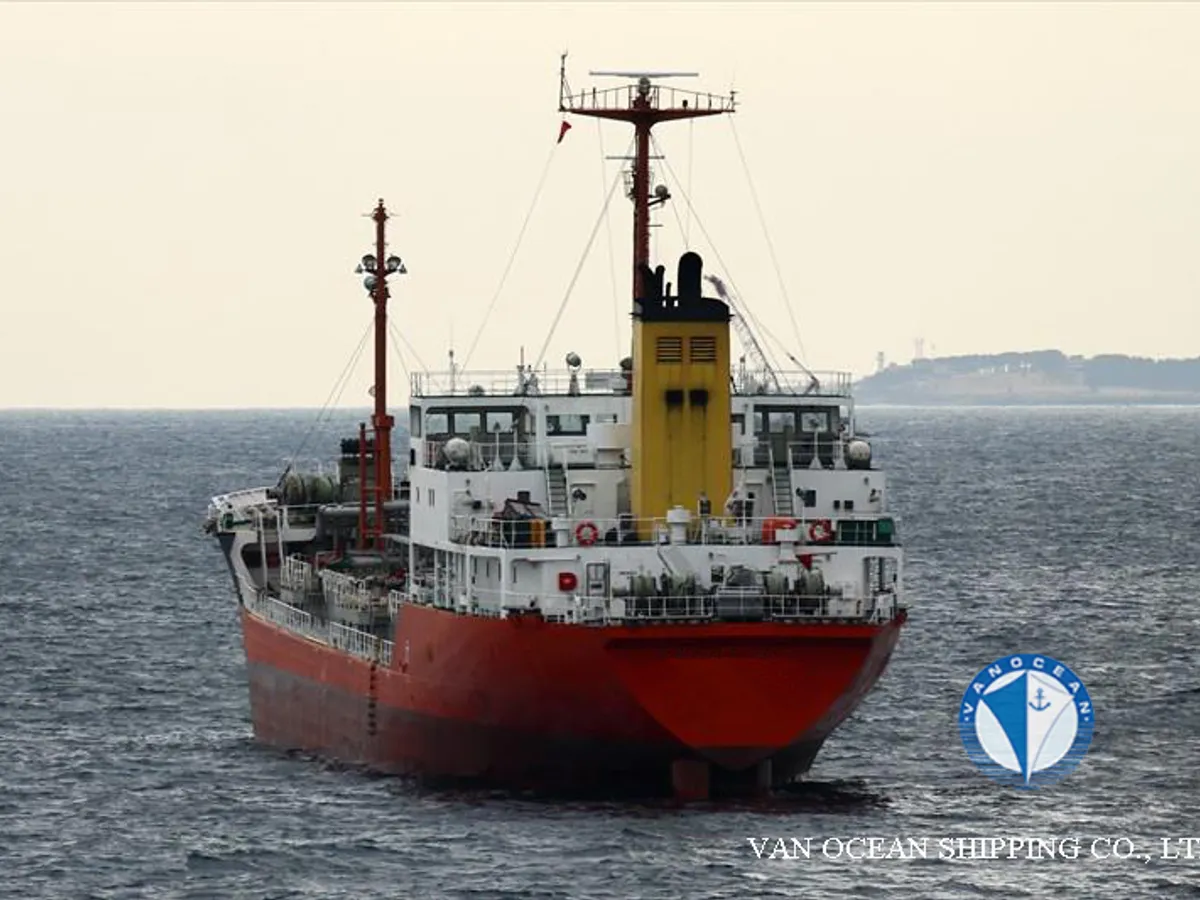 Oil/Chemical tanker for sale