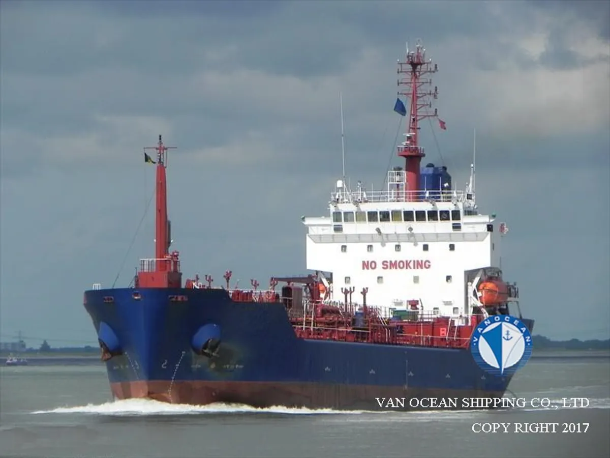 Oil/Chemical tanker for sale