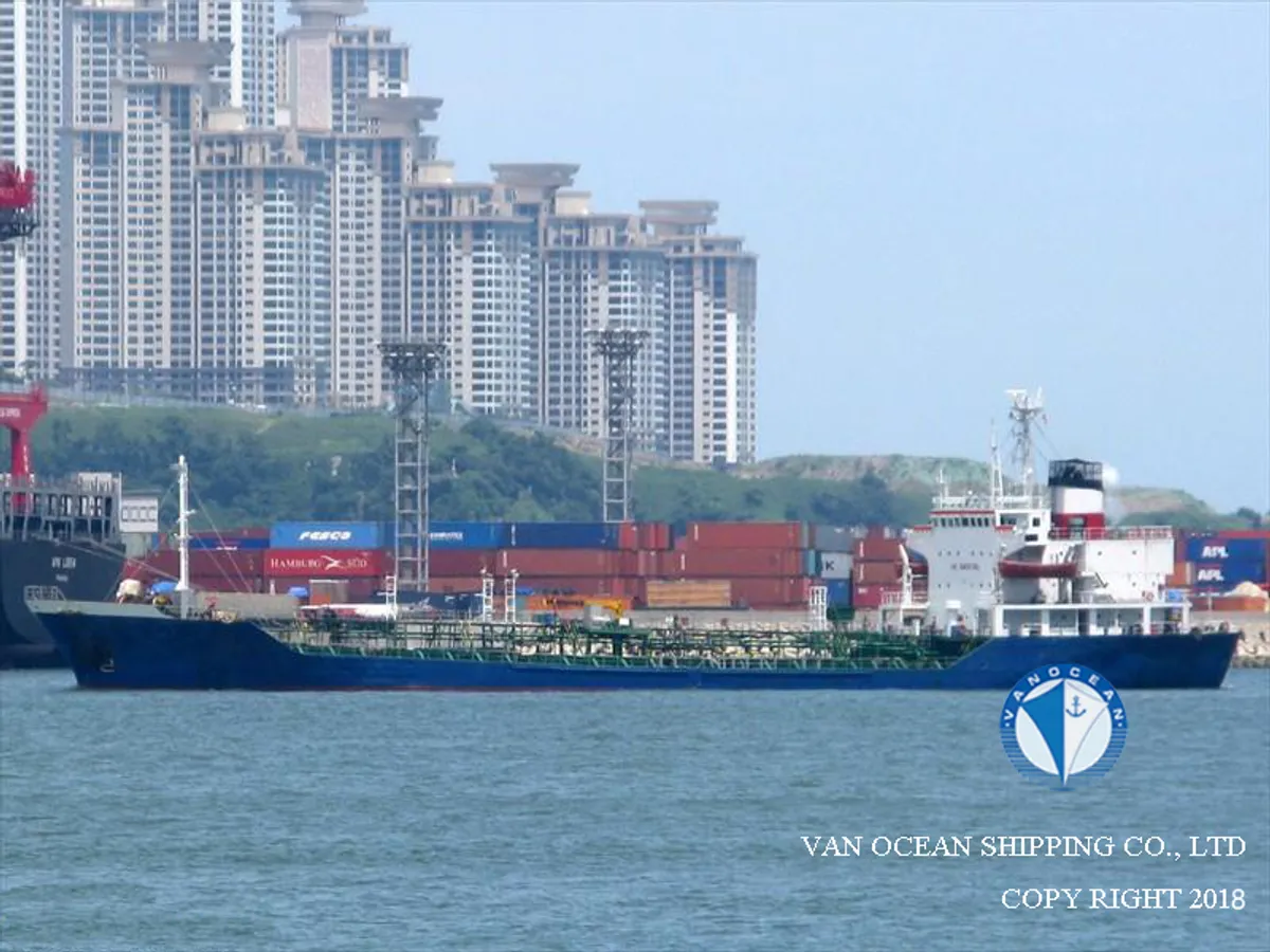 Oil/Chemical tanker for sale