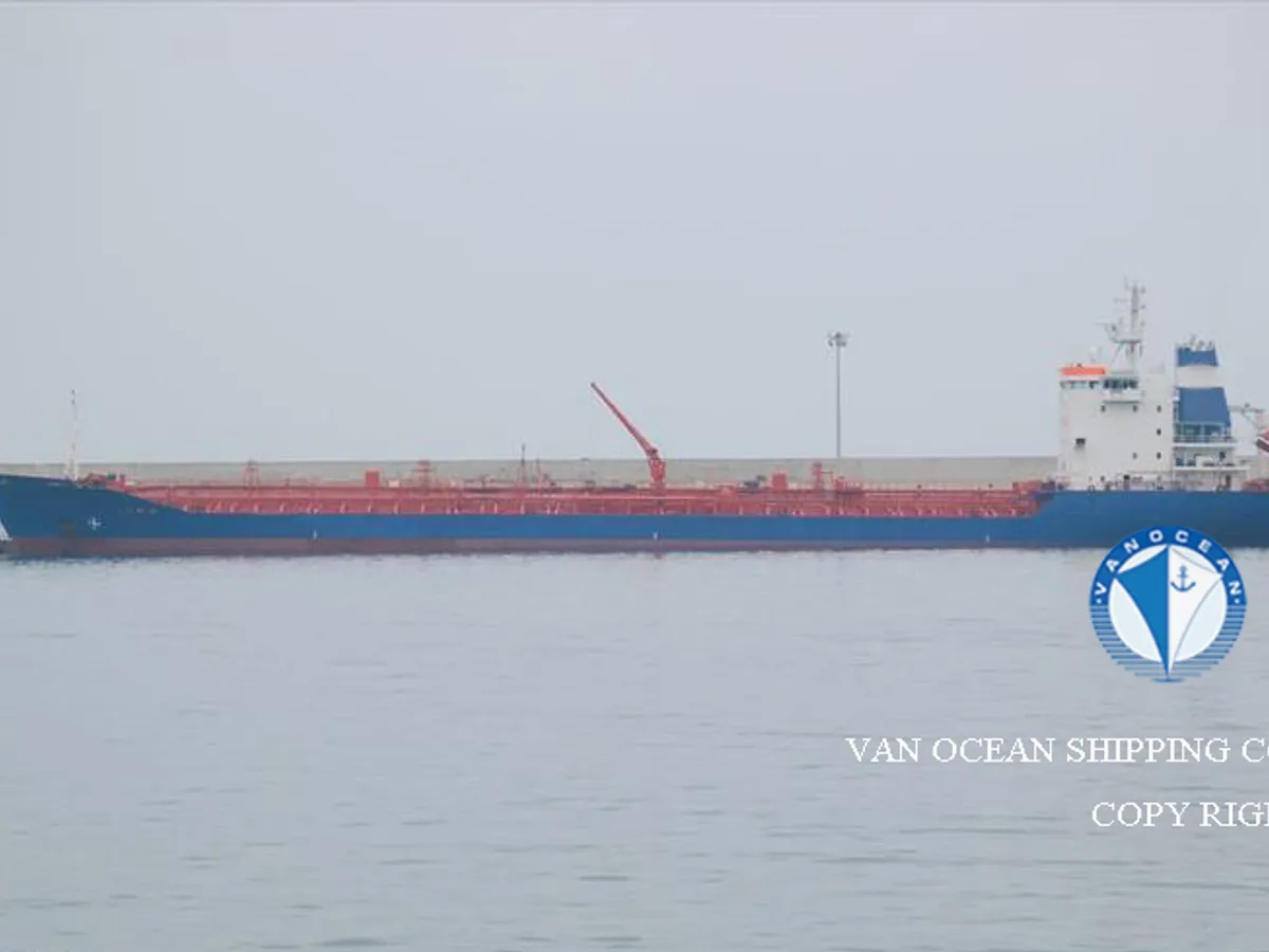 Oil/Chemical tanker for sale