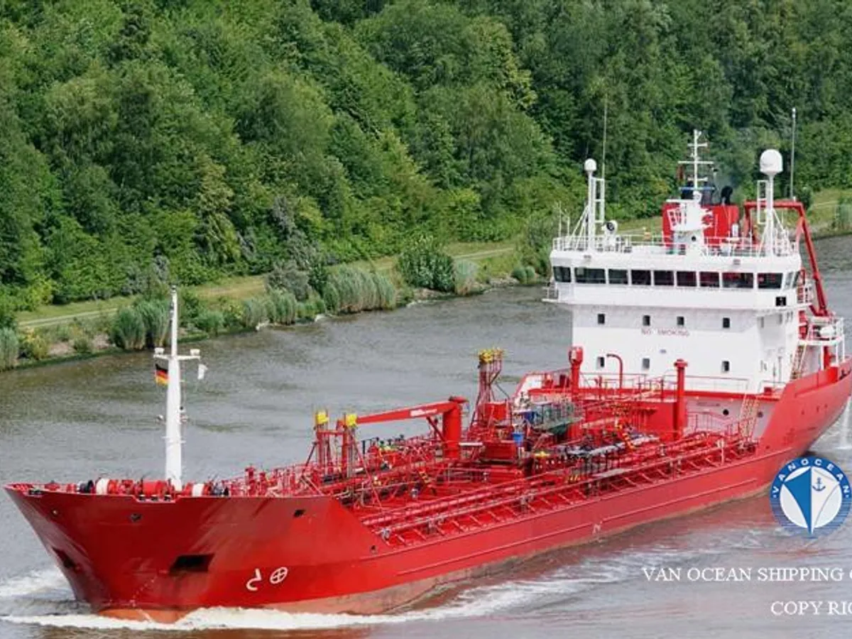 Oil/Chemical tanker for sale