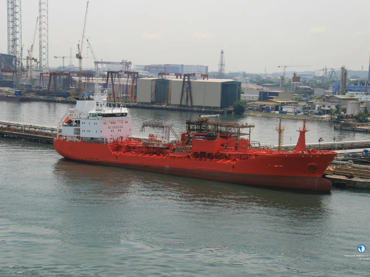 Oil/Chemical tanker for sale