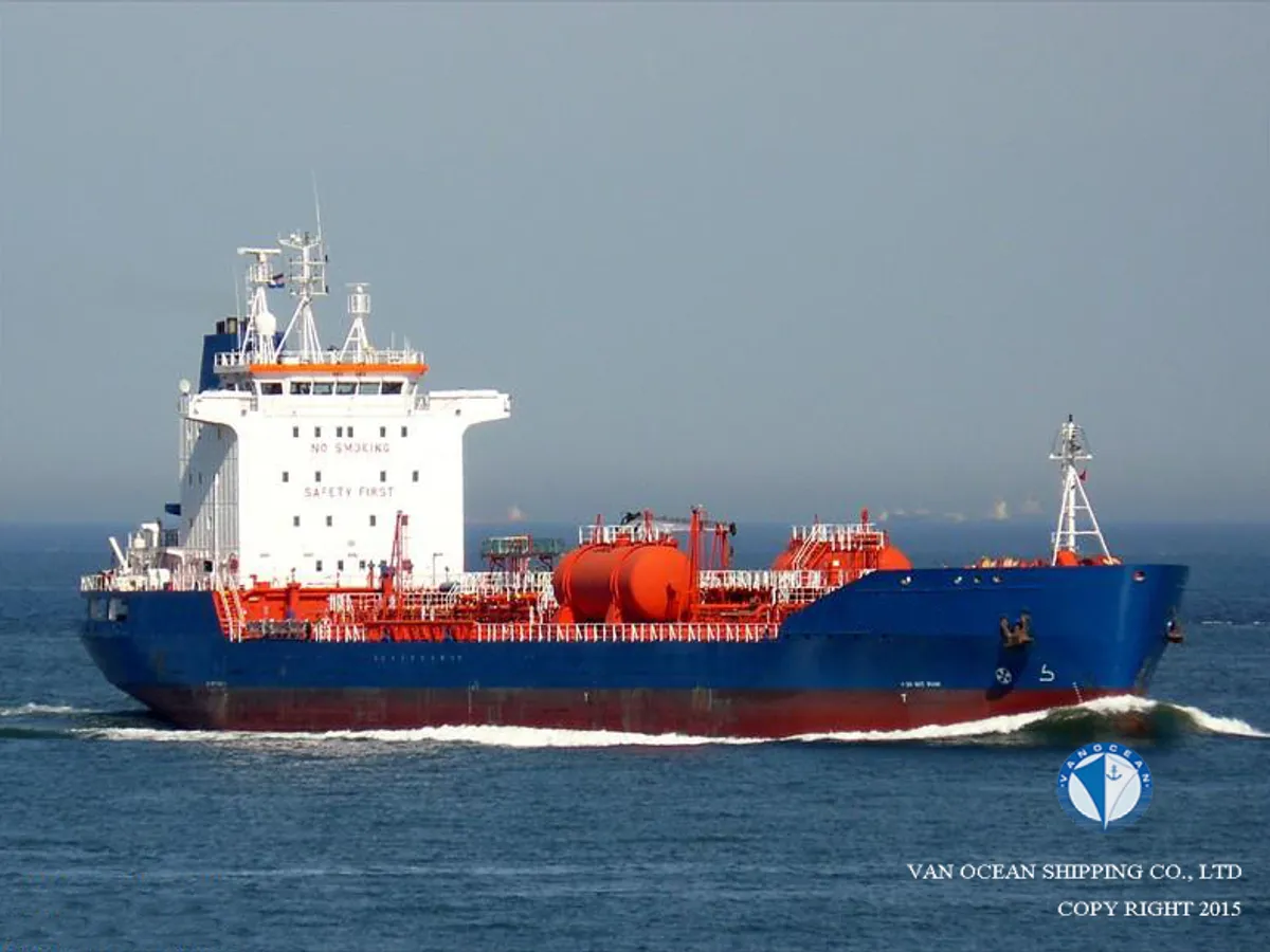 Oil/Chemical tanker for sale