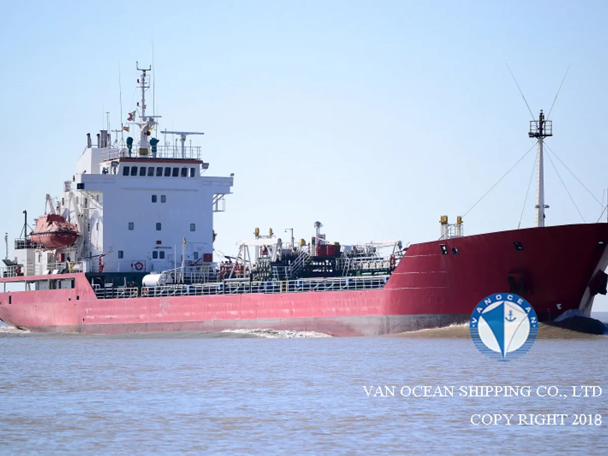 Oil/Chemical tanker for sale