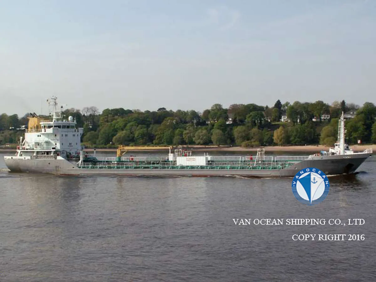 Oil/Chemical tanker for sale