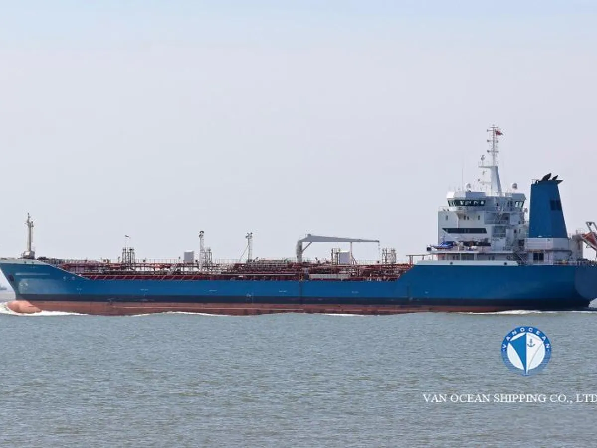 Oil/Chemical tanker for sale