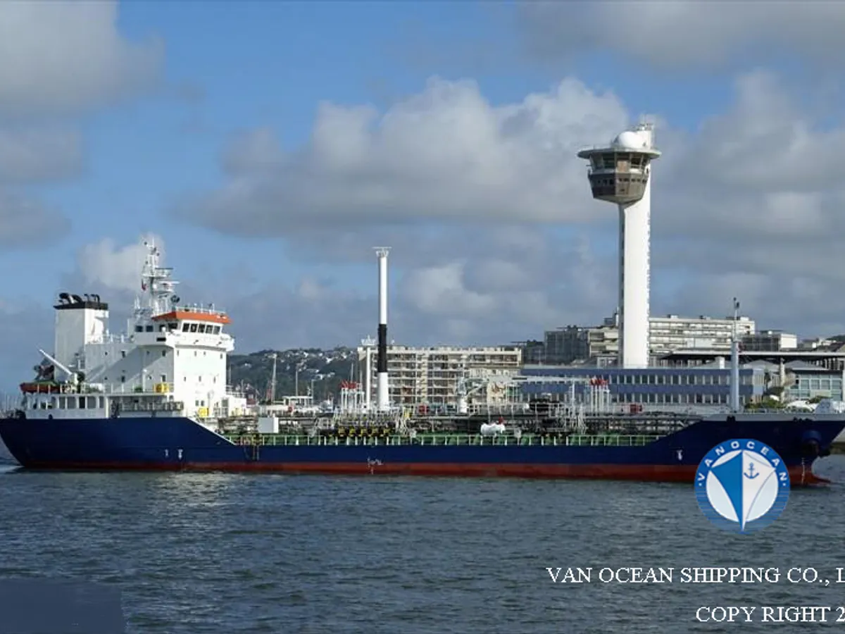 Oil/Chemical tanker for sale