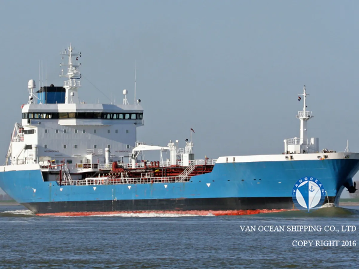 Oil/Chemical tanker for sale