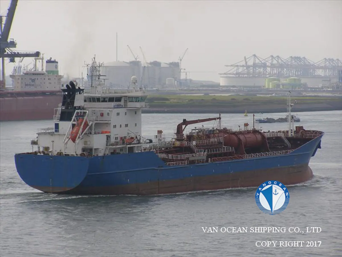 Oil/Chemical tanker for sale