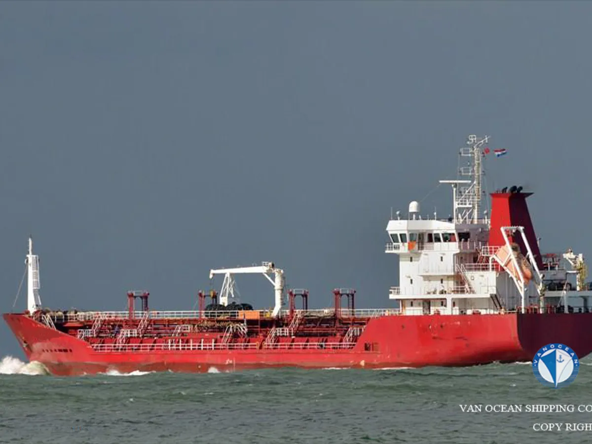 Oil/Chemical tanker for sale