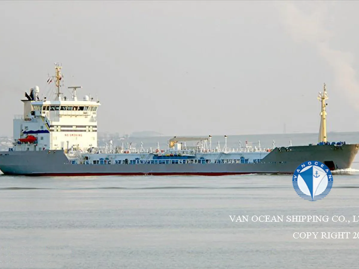 Oil/Chemical tanker for sale