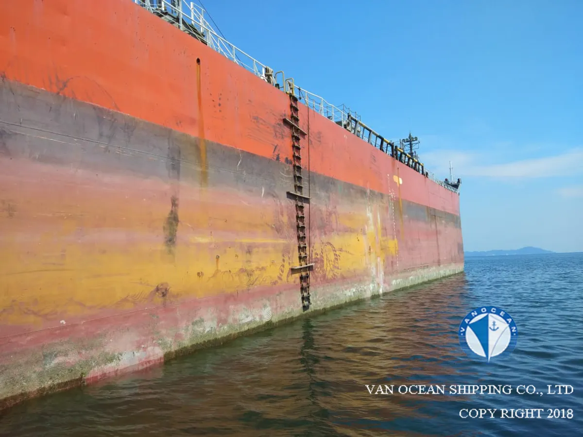 Oil/Chemical tanker for sale