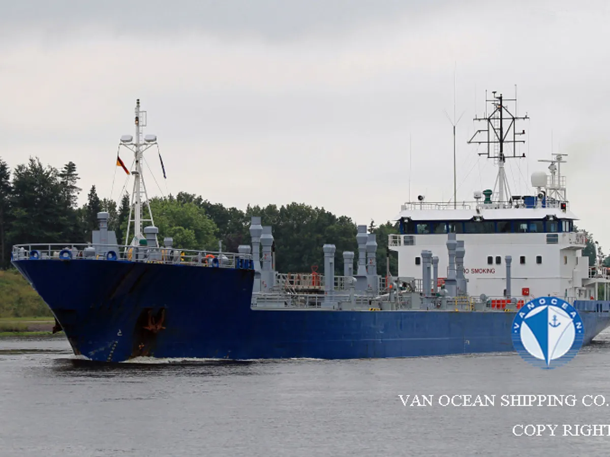 Oil/Chemical tanker for sale