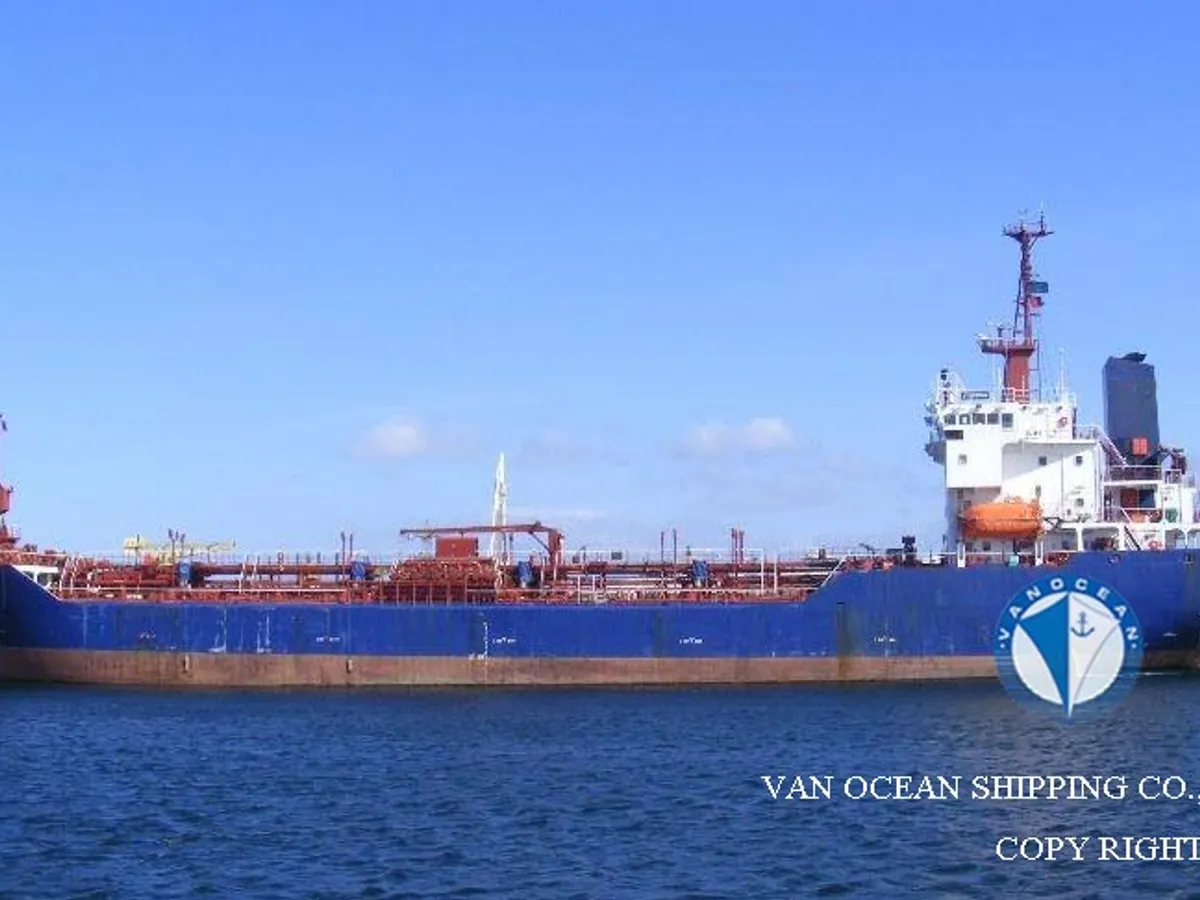Oil/Chemical tanker for sale