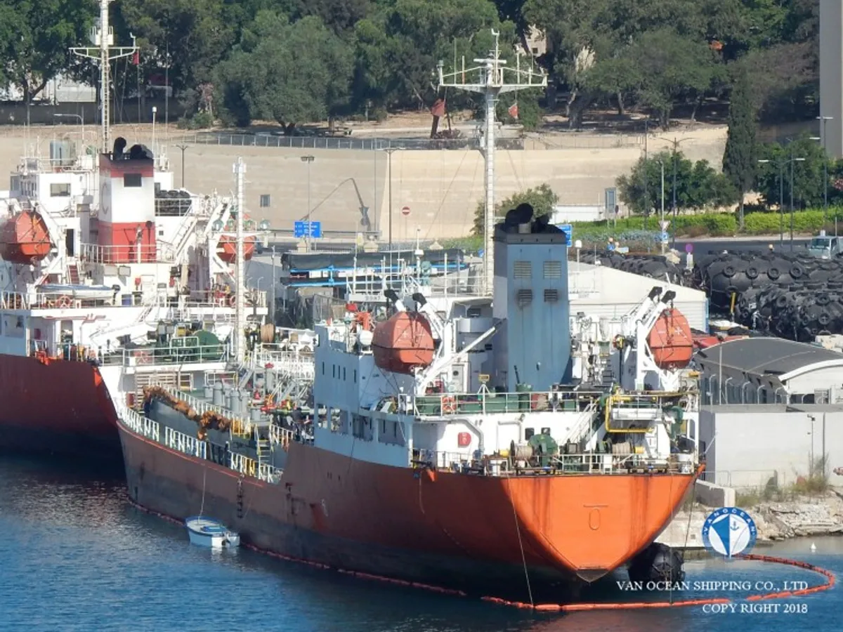 Oil/Chemical tanker for sale