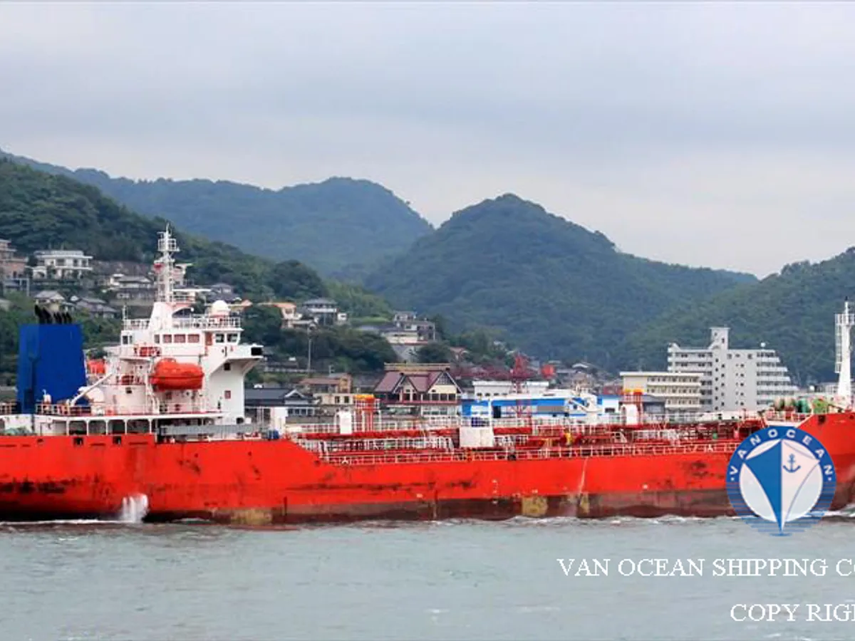 Oil/Chemical tanker for sale