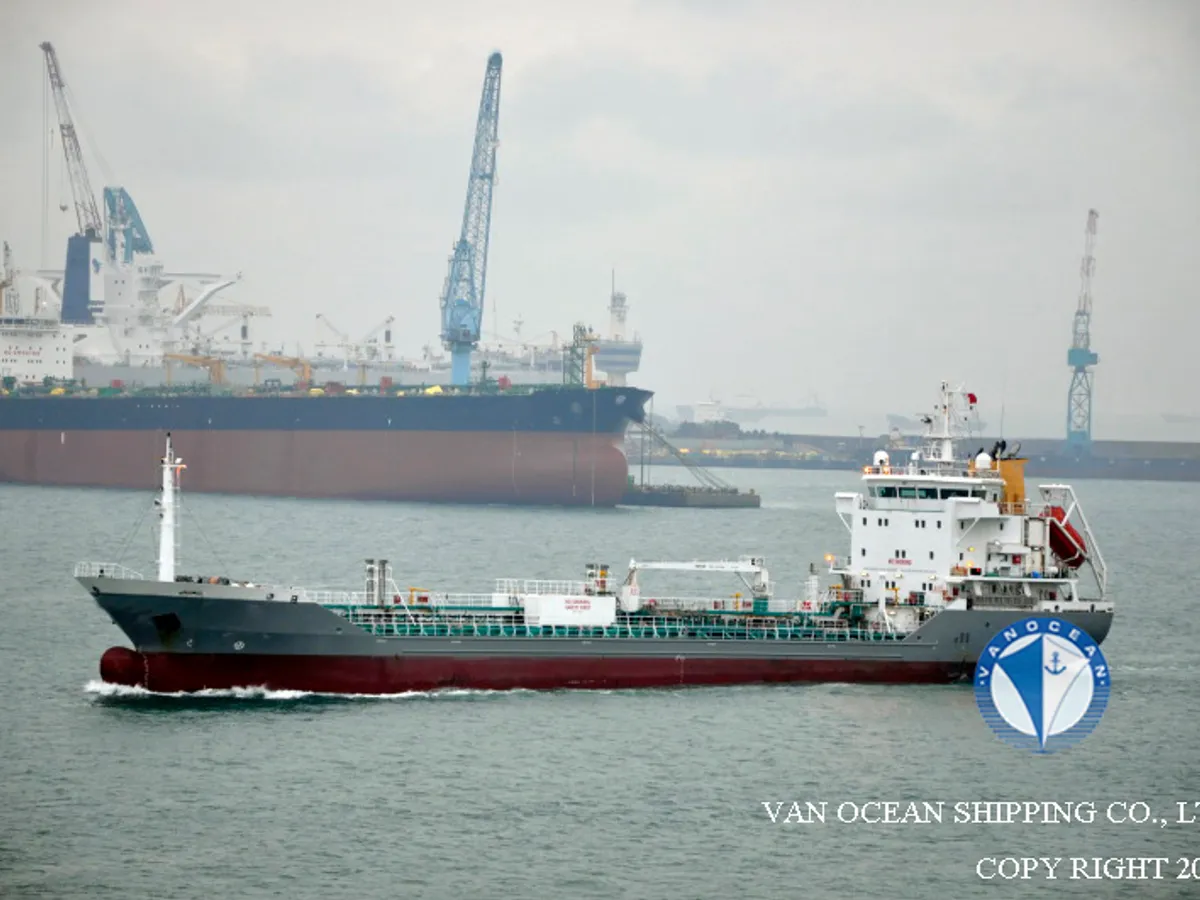 Oil/Chemical tanker for sale