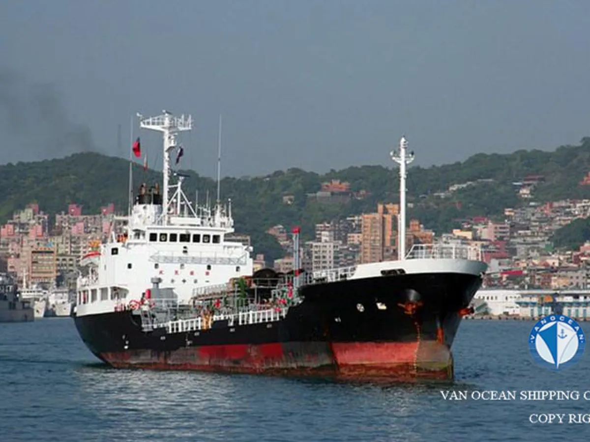 Oil/Chemical tanker for sale