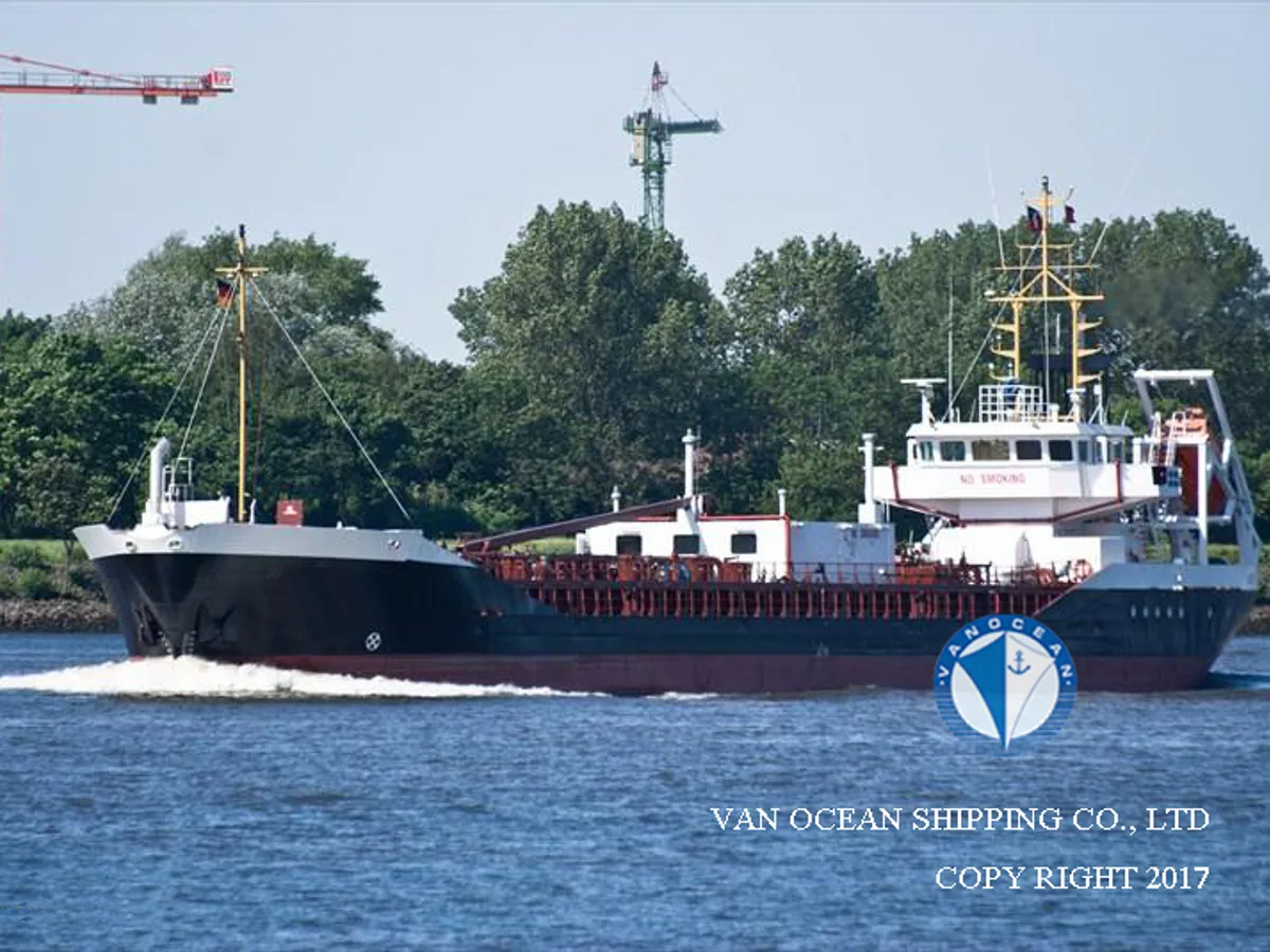 Oil/Chemical tanker for sale