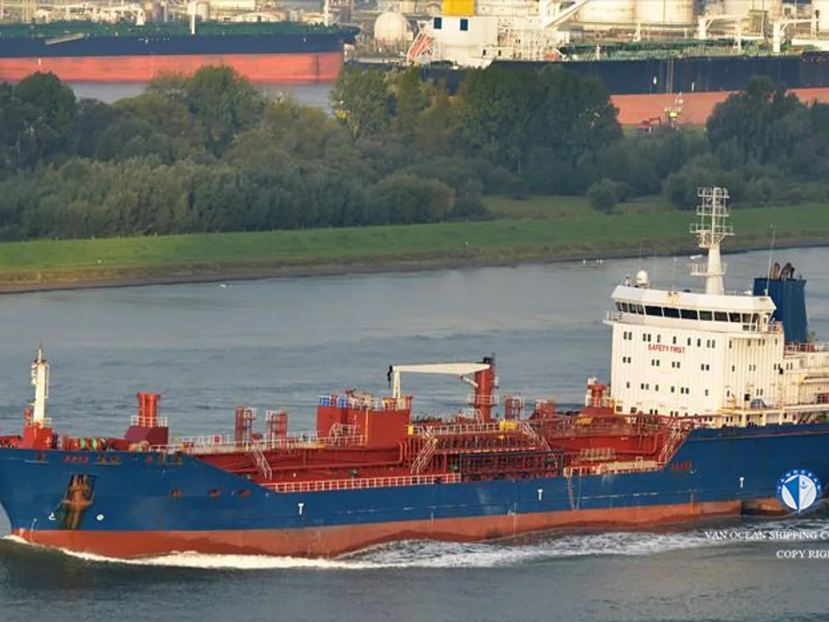 Oil/Chemical tanker for sale