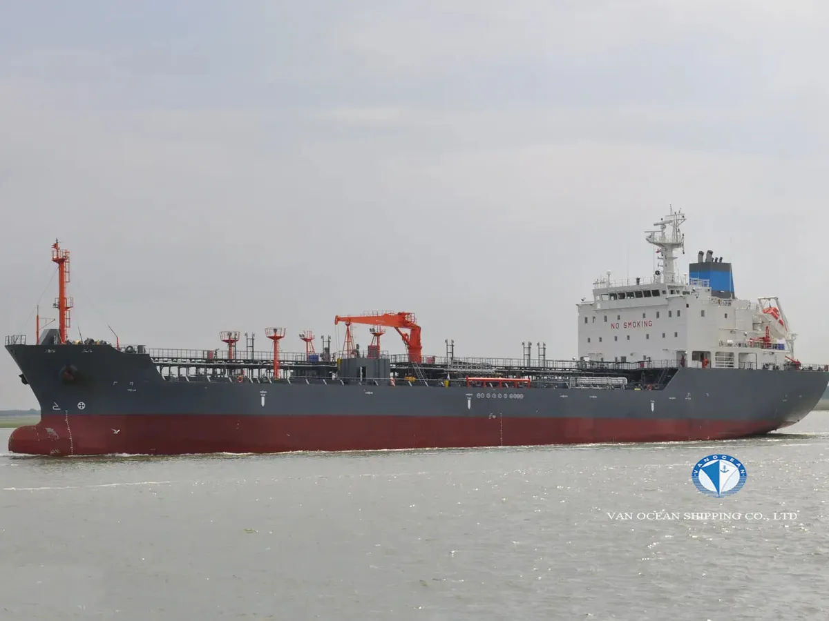 Oil/Chemical tanker for sale