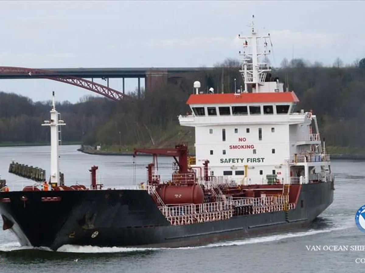 Oil/Chemical tanker for sale