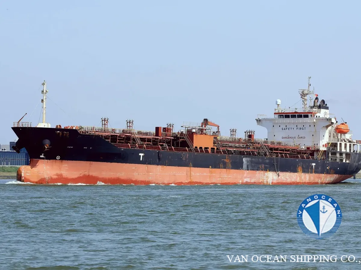 Oil/Chemical tanker for sale